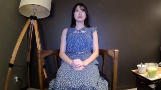 歪歪漫画免费版在线看欧美高清一区要不两个一起上吧，对白精彩清晰露脸，一个是高颜值女神，一个是温婉少妇，精彩二选一，双凤争属心机